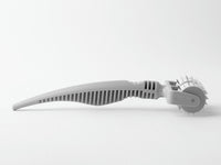 Dermaroller microneedling professionnel 18 rangées d’aiguilles avec profondeur de 2.5 mm